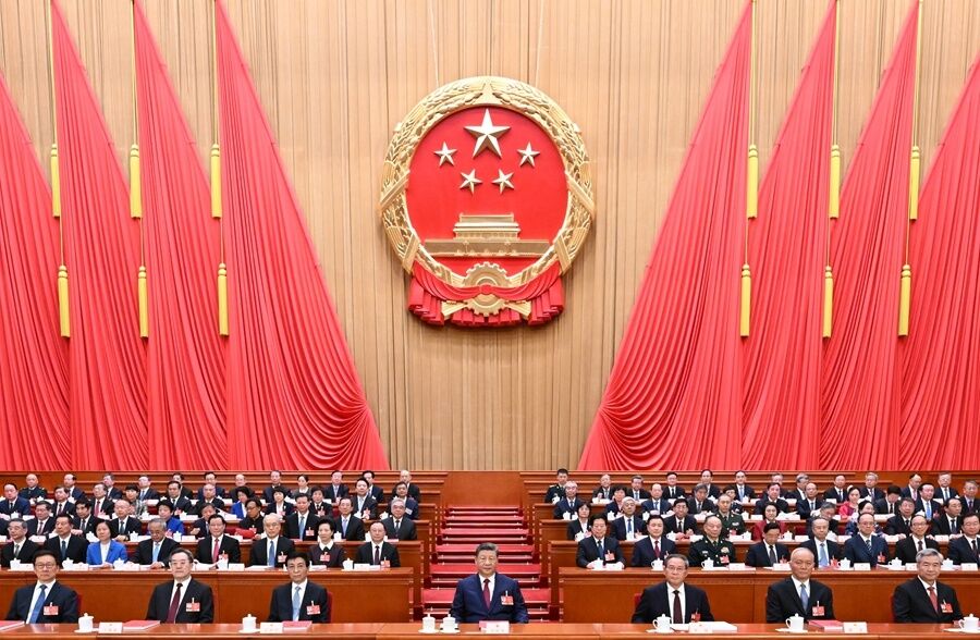 十四届全国人大四次会议在京关幕